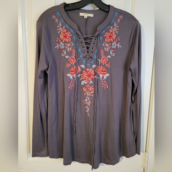 Long sleeve embroidered top - Picture 1 of 2